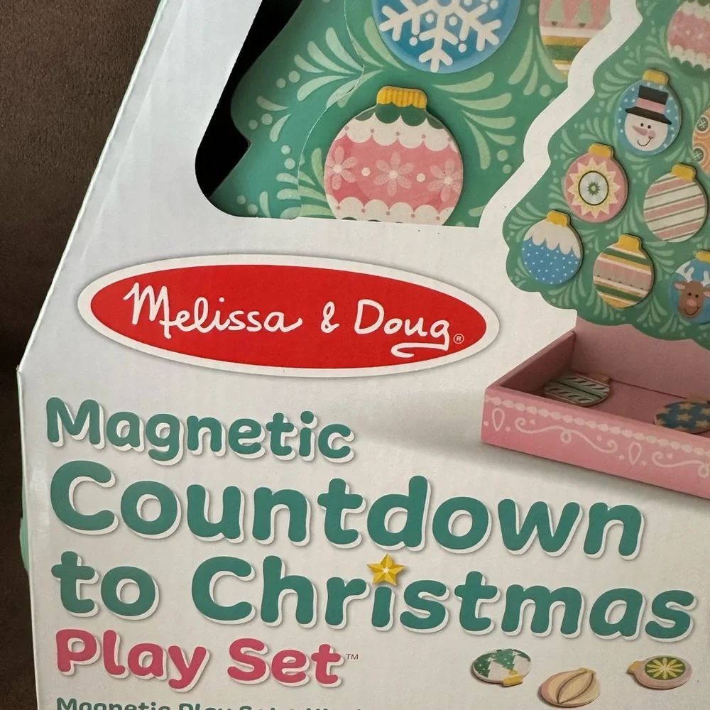 Melissa & Doug Festive Magnetic Christmas Tree Set